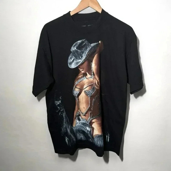 NEW limited edition Beyoncé renaissance  tour tee M glitter western - Picture 1 of 5